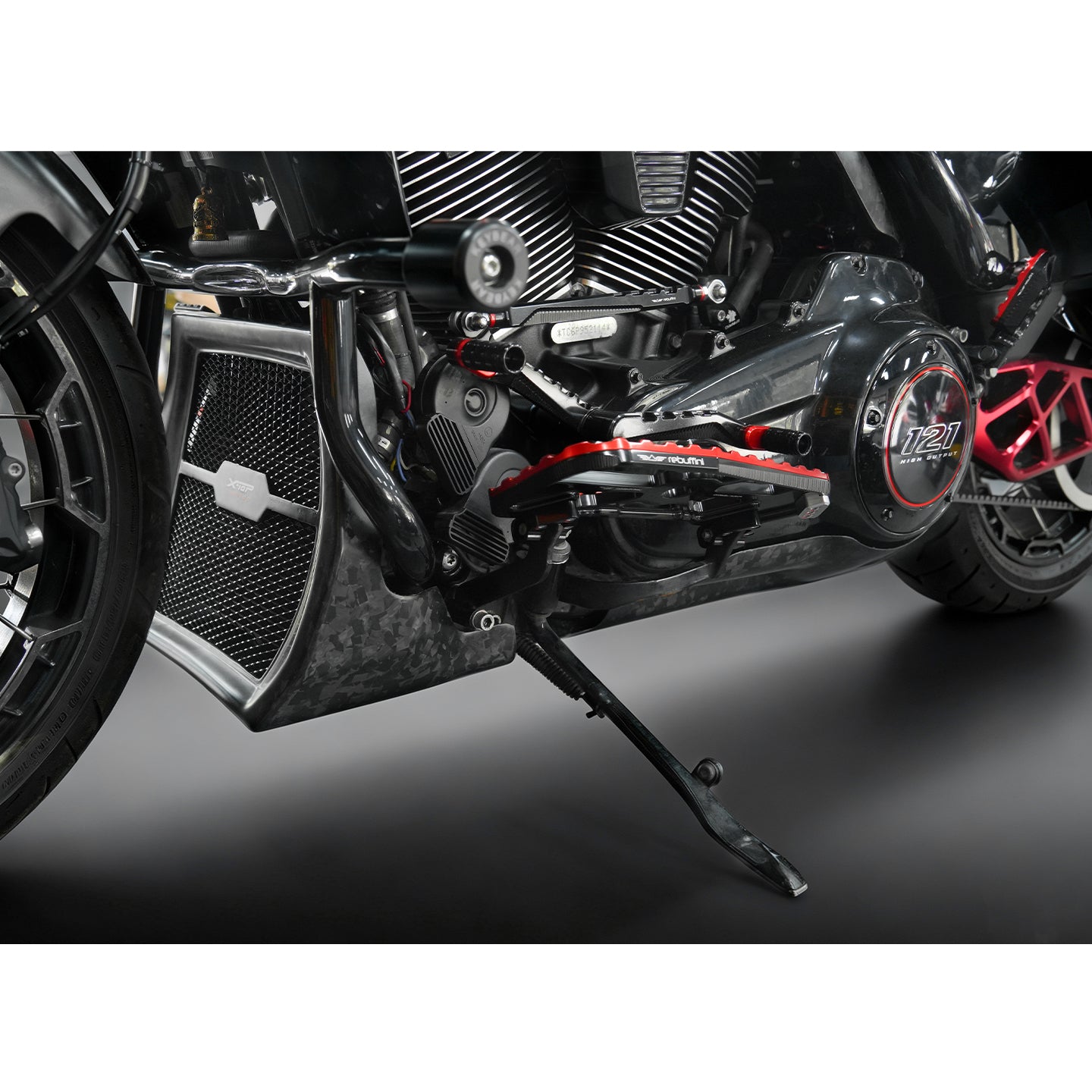 HD 121/117 Touring Motorcycle Carbon Fibre Skid Plate Protective Engine Guard Plate for 24-later Road Glide Body Systems